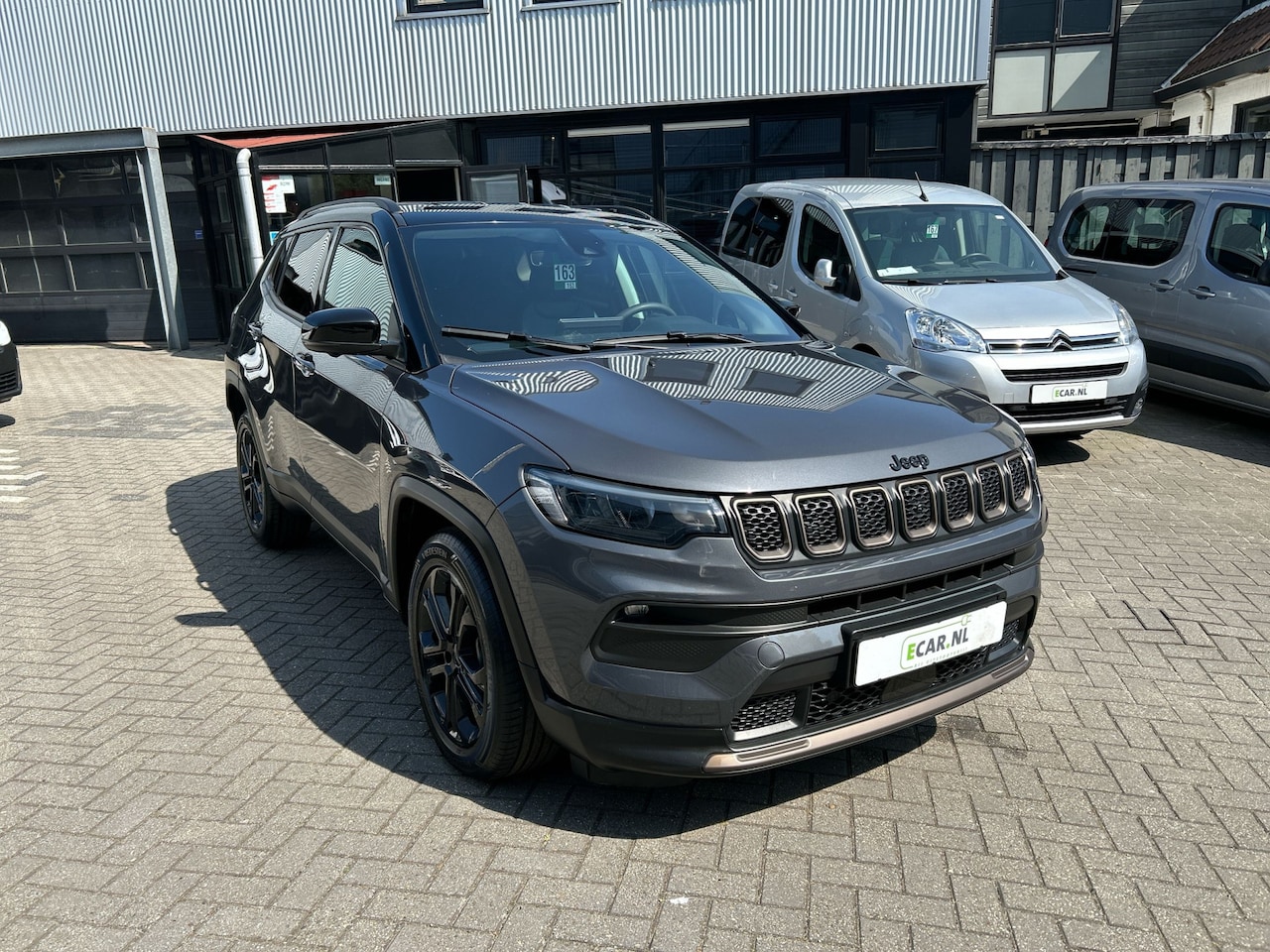 Jeep Compass - 4xe 240 Plug-in Hybrid Electric Upland | Achteruitrijcamera | Highway assist | - AutoWereld.nl