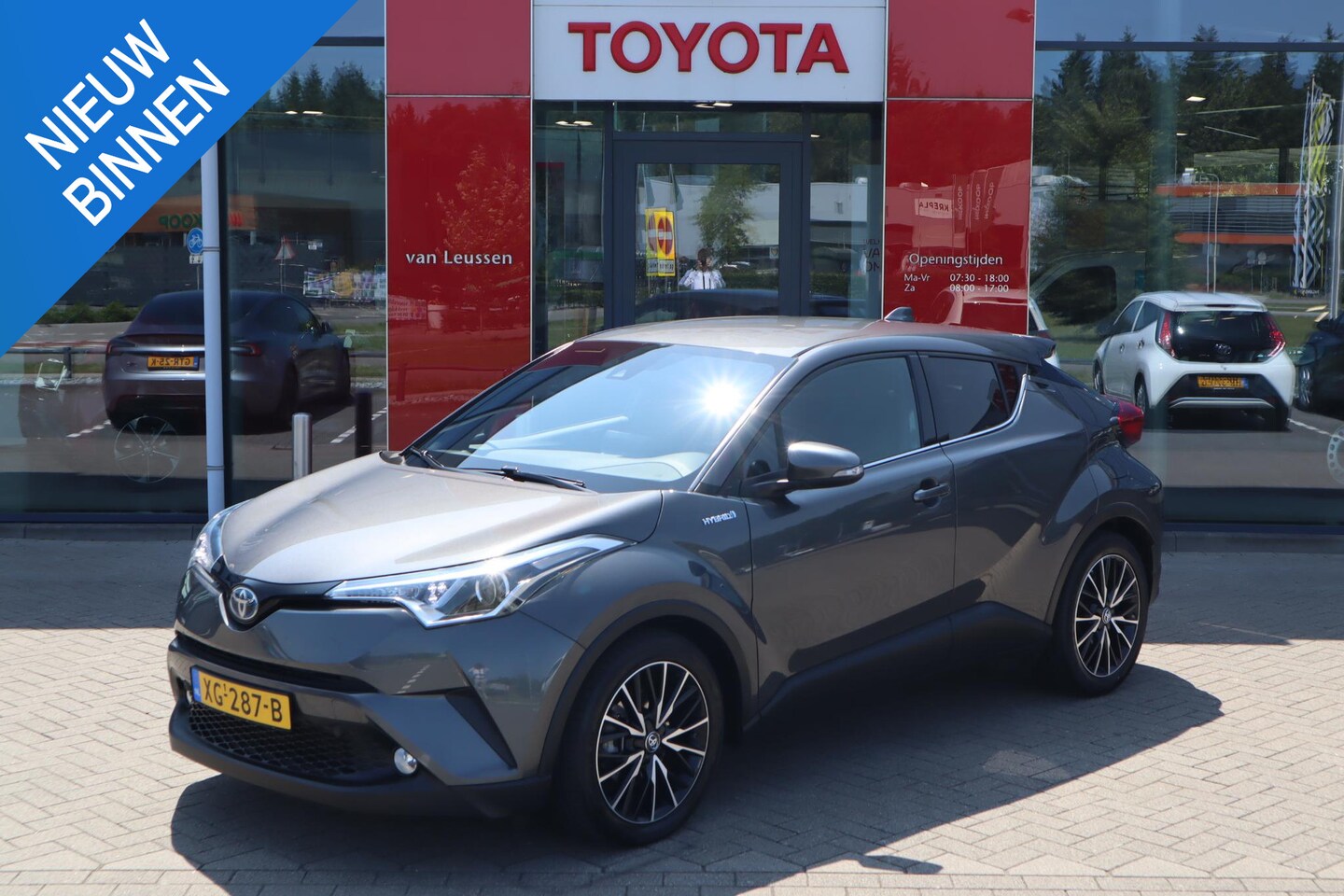 Toyota C-HR - 1.8 HYBRID STYLE KEYLESS AFN. TREKHAAK NAVI 18"LM-VELGEN PRIVACY-GLASS PARK-SENSOREN AD-CR - AutoWereld.nl