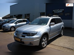 Mitsubishi Outlander Sport - 2.4 Invite Scott 4WD BJ'07 AIRCO TREKHAAK
