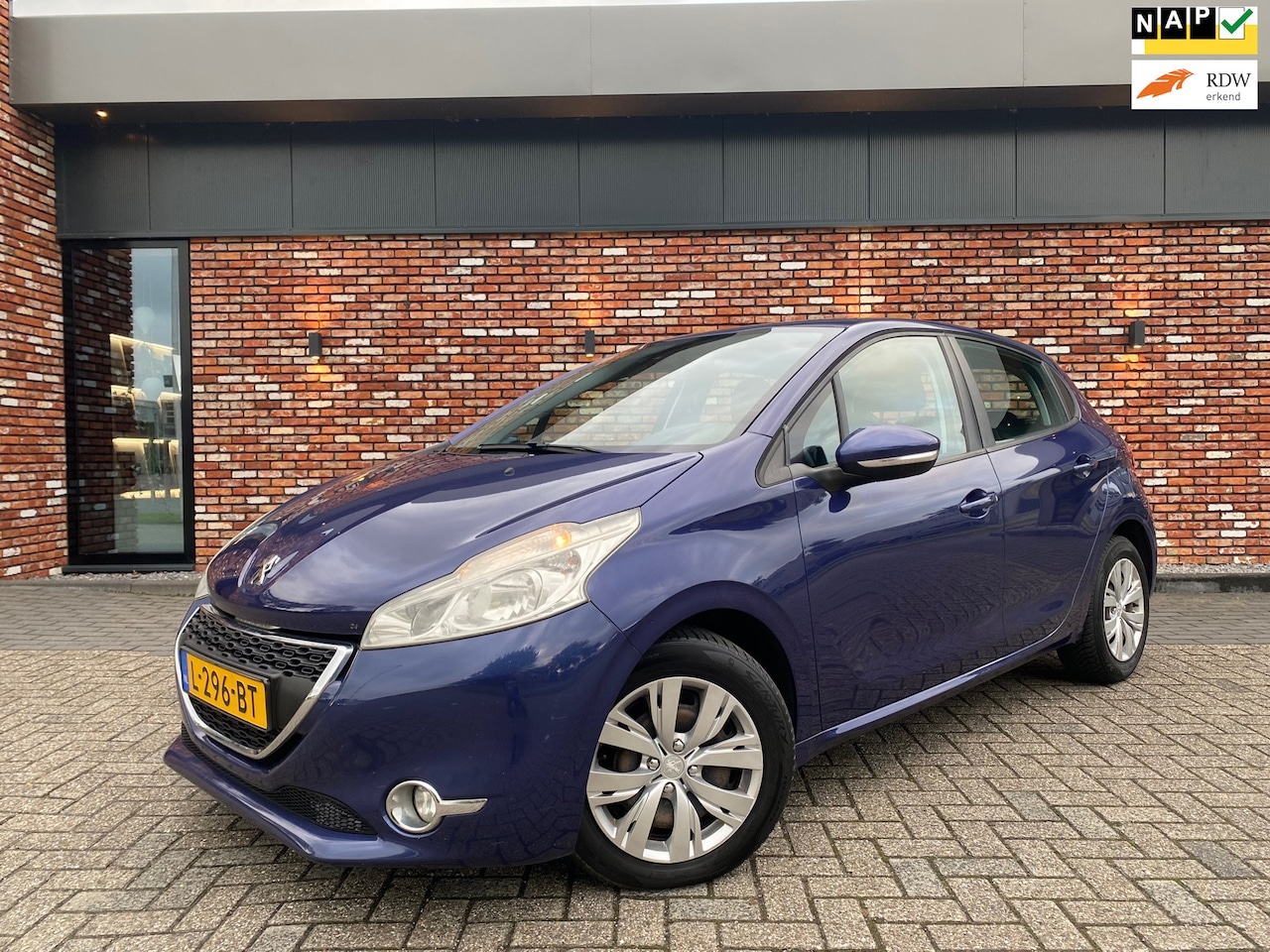 Peugeot 208 - 1.4 VTi Envy Cruise Trekhaak 4Cylinder 5drs - AutoWereld.nl