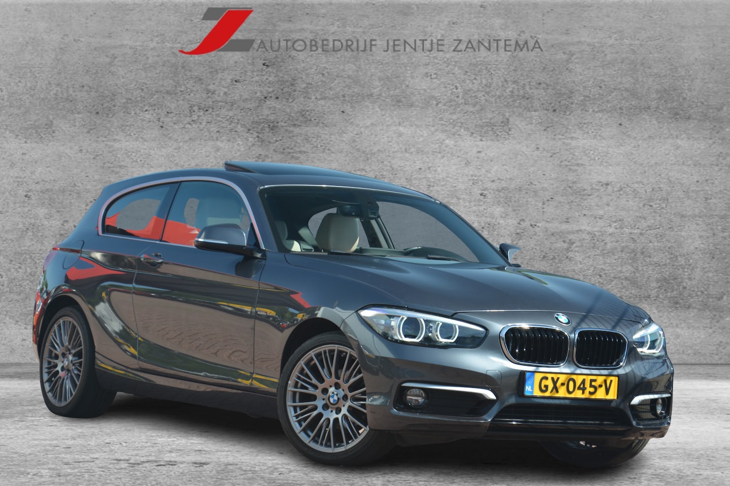 BMW 1-serie - 118i Corporate Lease Urban | Navigatie | Sportstoelen | Schuif-kanteldak | Clima | PDC | N - AutoWereld.nl