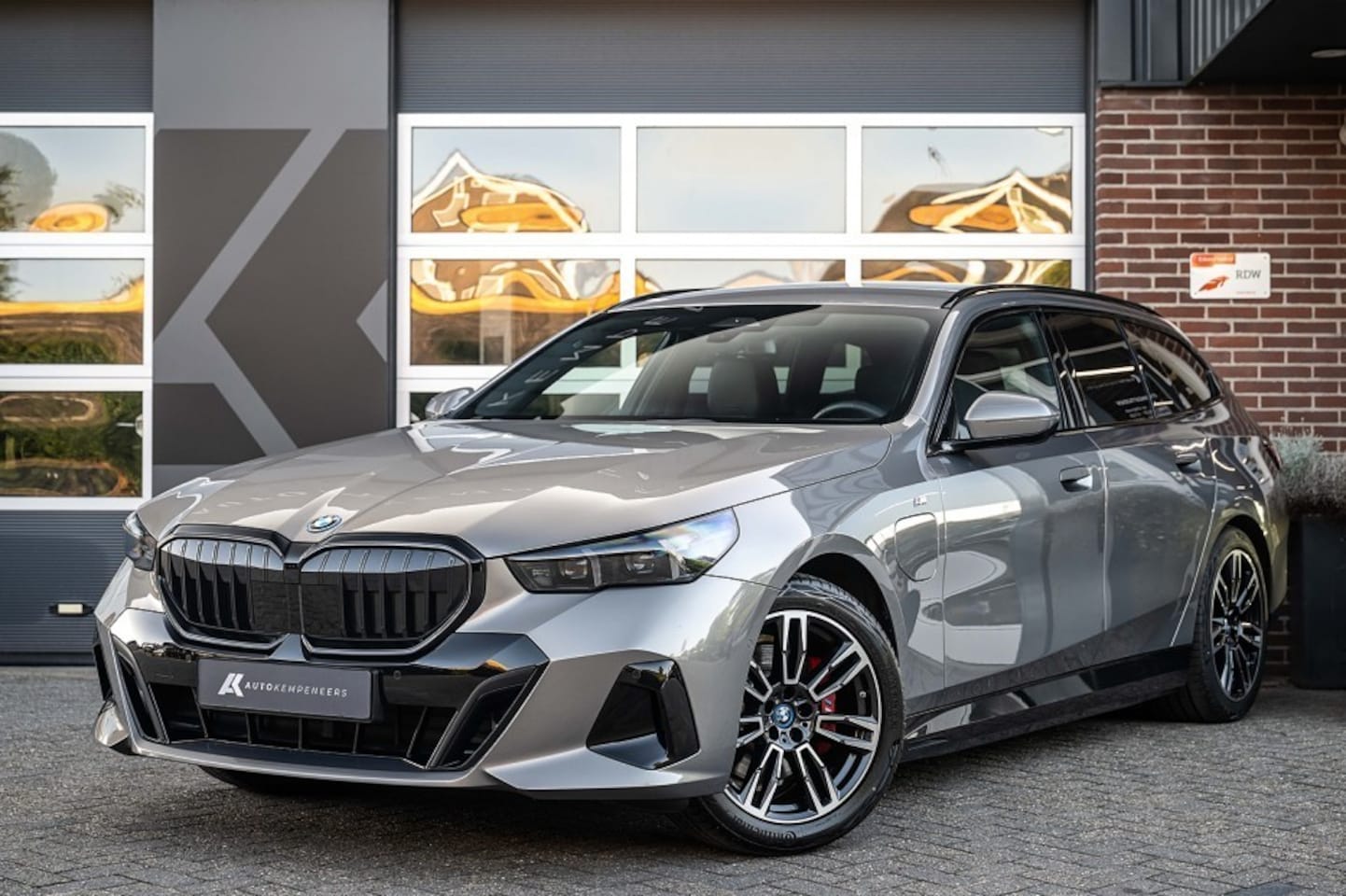BMW 5-serie Touring - 530e xDrive M Sport Pro | Shadow | H/K | Camera | Driving Ass. Plus | Ioniq glow | Trekhaa - AutoWereld.nl