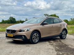 Volvo V40 Cross Country - T4 Momentum | Panoramadak | Parkeercamera | Trekhaak |