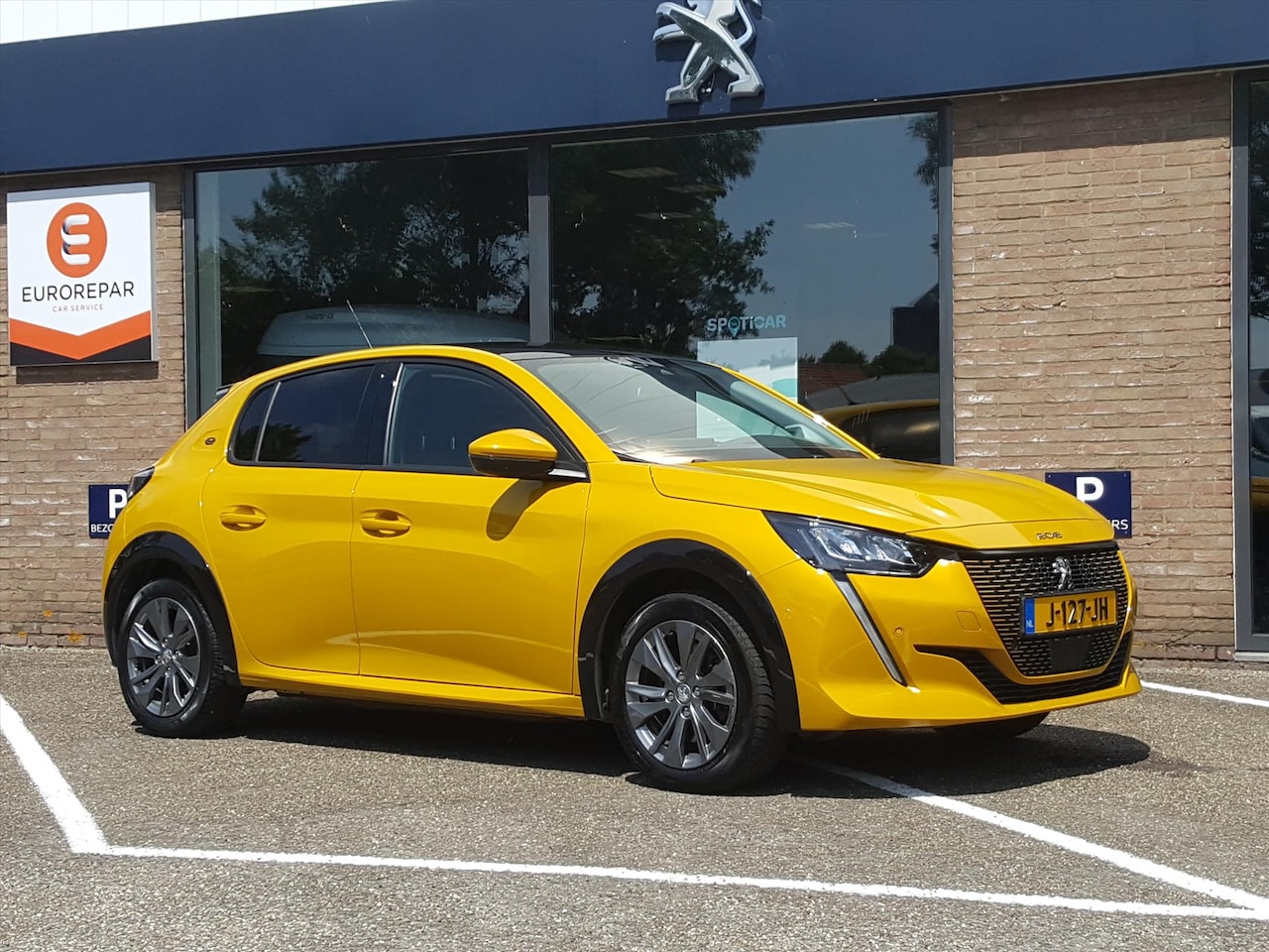 Peugeot e-208 - ALLURE PACK EV 50kWh 136pk 3-fase | Navigatie | Adaptieve Cruise & Climate | Achteruitrijc - AutoWereld.nl