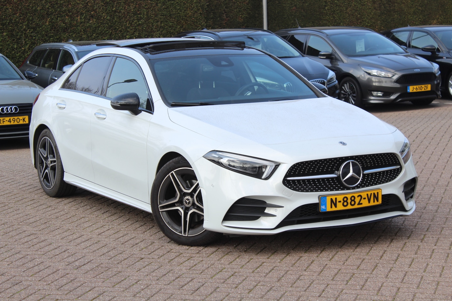 Mercedes-Benz A-klasse - 180 Business Solution AMG / Panoramadak / Camera / Sfeerverlichting / Apple CarPlay / 18'' - AutoWereld.nl