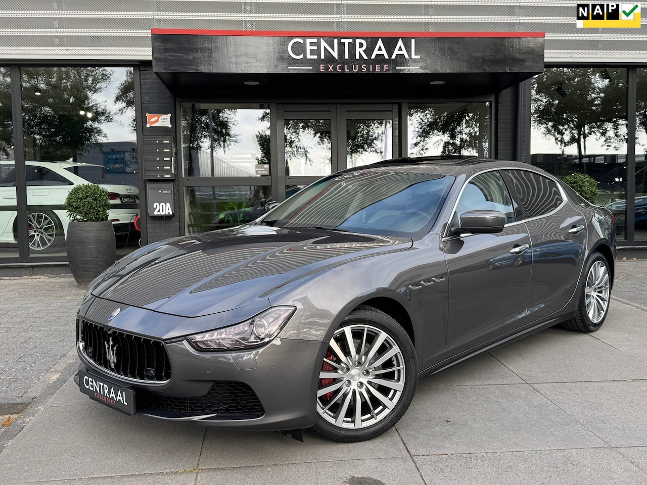 Maserati Ghibli - 3.0 NL-Auto|Schuifdak|Camera|Memory|Leder|Keyless|Navi|330PK - AutoWereld.nl