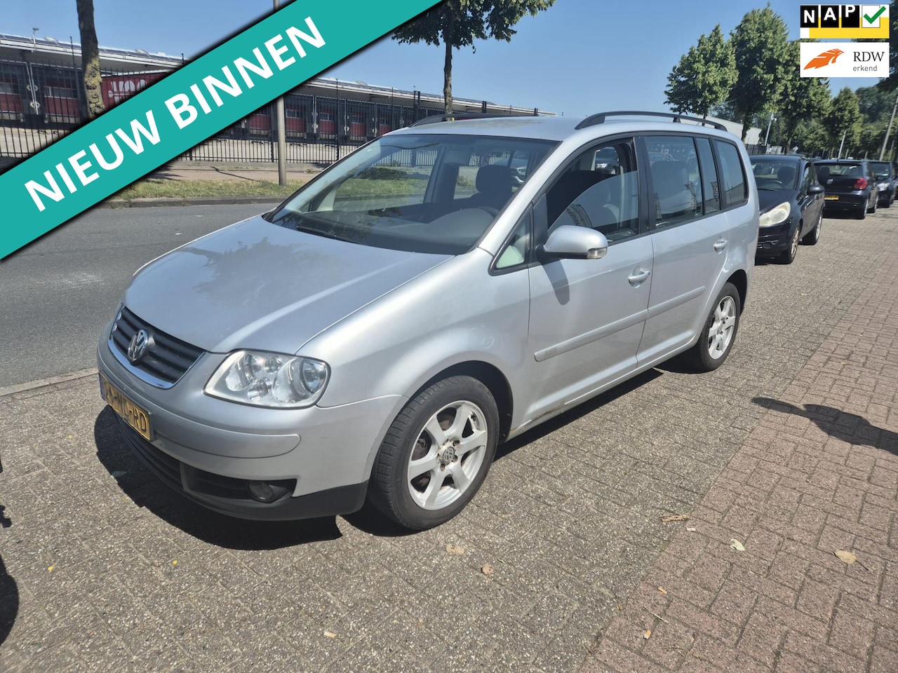 Volkswagen Touran - 1.6-16V FSI Trendline DRUKLAGER HOORBAAR - AutoWereld.nl