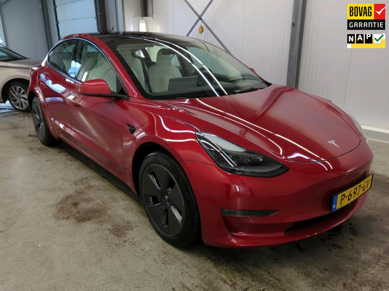 Tesla Model 3 - Long Range RWD Long Range AWD 75 kWh UPGRADE / AUTOPILOT/ WIT LEER / PANODAK / INCL. BTW / 1e EIG - AutoWereld.nl