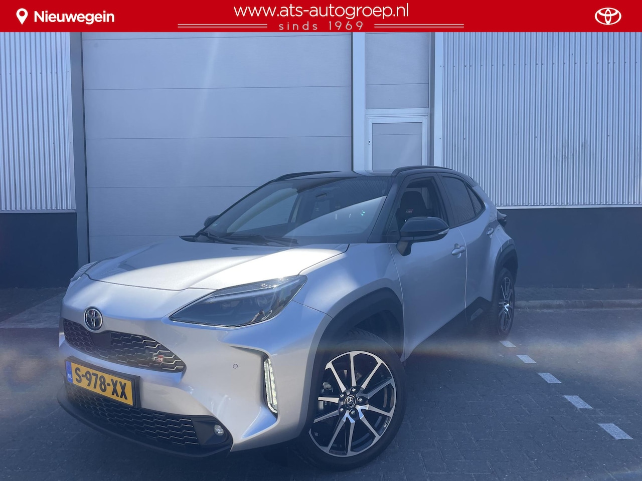 Toyota Yaris Cross - 1.5 Hybrid GR Sport 1.5 Hybrid GR Sport , Panoramadak, org NL en 1e eigenaar - AutoWereld.nl