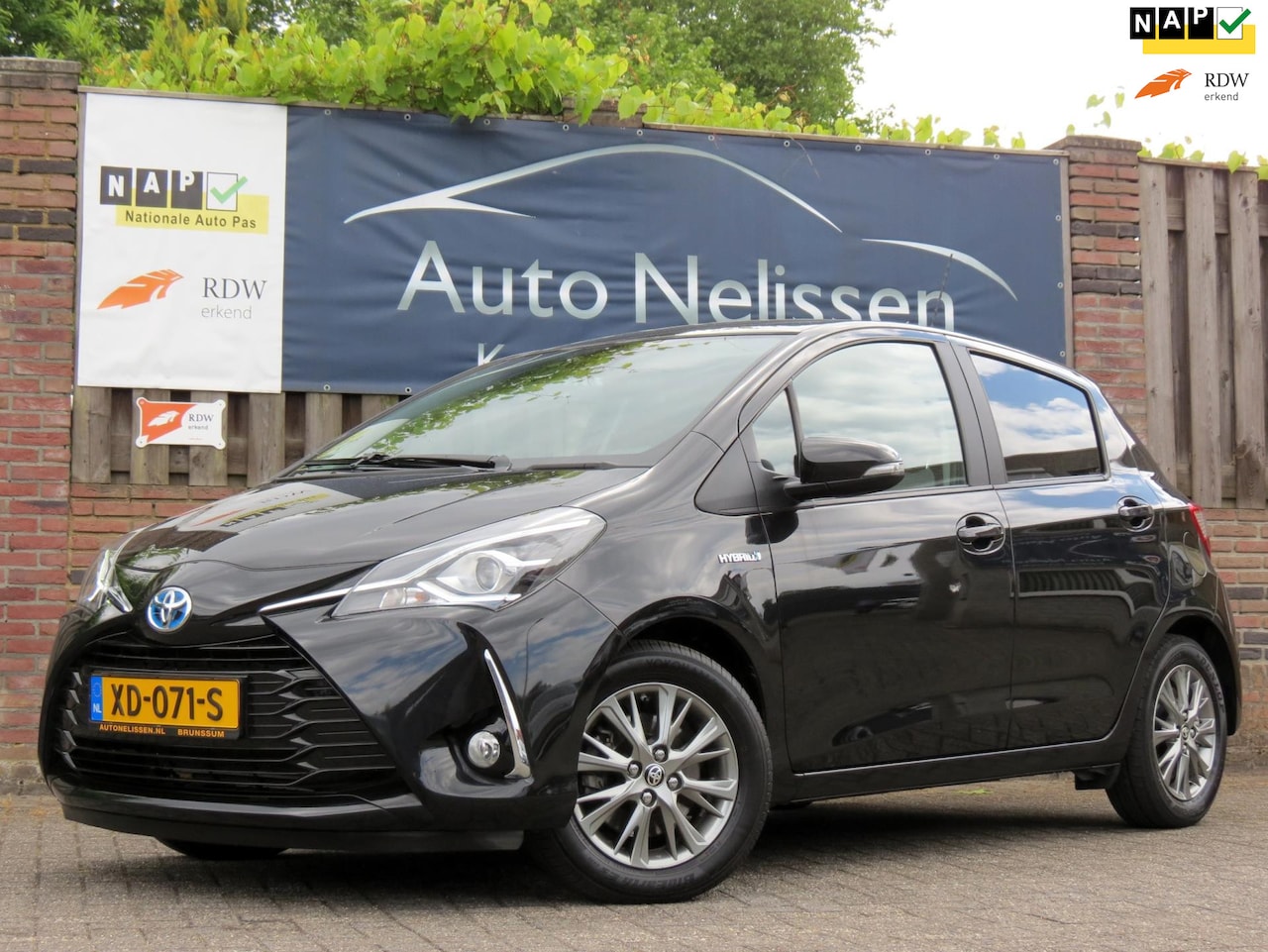 Toyota Yaris - 1.5 Hybrid Dynamic | NAVI | ACHTERUITRIJCAMERA | KEYLESS ENTRY | CRUISE CONTROL | DEALER O - AutoWereld.nl