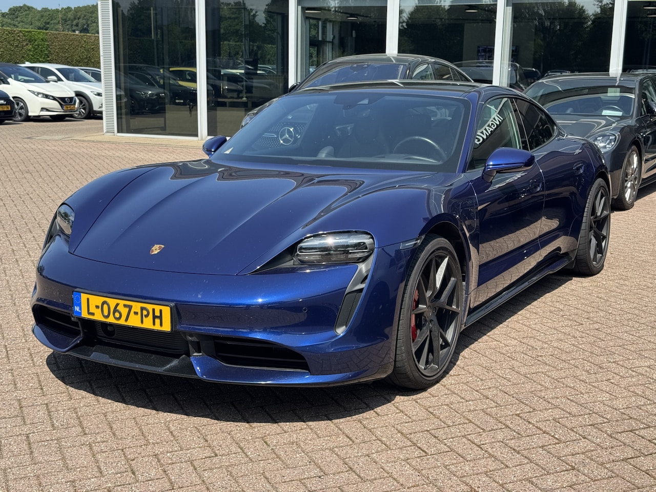 Porsche Taycan - 4S Performance 84 kWh / Panoramadak / Camera / Passengerdisplay / 20'' / Luchtvering / Spo - AutoWereld.nl