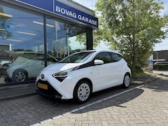 Toyota Aygo - 1.0 VVT-i x-play Apple Carplay / Android Auto