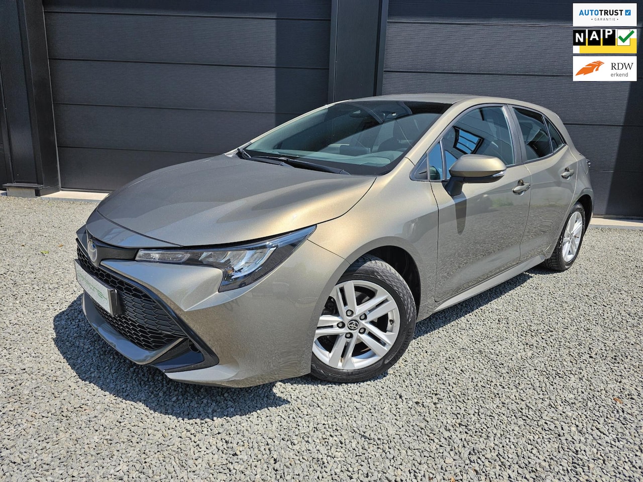 Toyota Corolla - 1.8 Hybrid Business | 1e Eig. | Navi | ECC | LM | - AutoWereld.nl