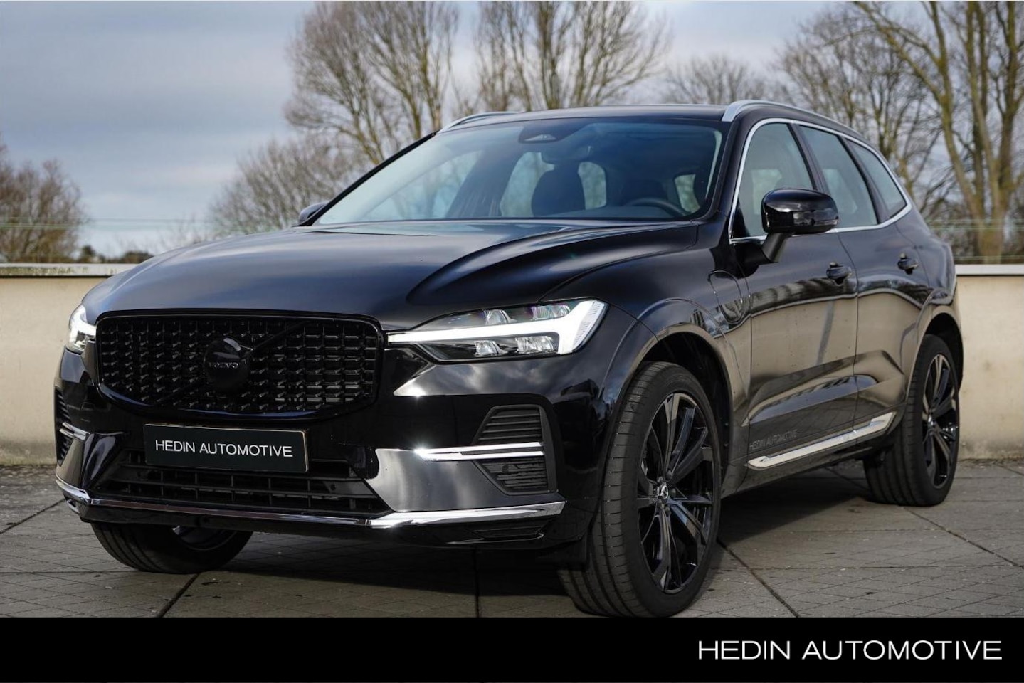 Volvo XC60 - T6 Essential Edition Black Pack + HEICO uitlaatset | Panoramadak | Moritz Lederen Bekledin - AutoWereld.nl
