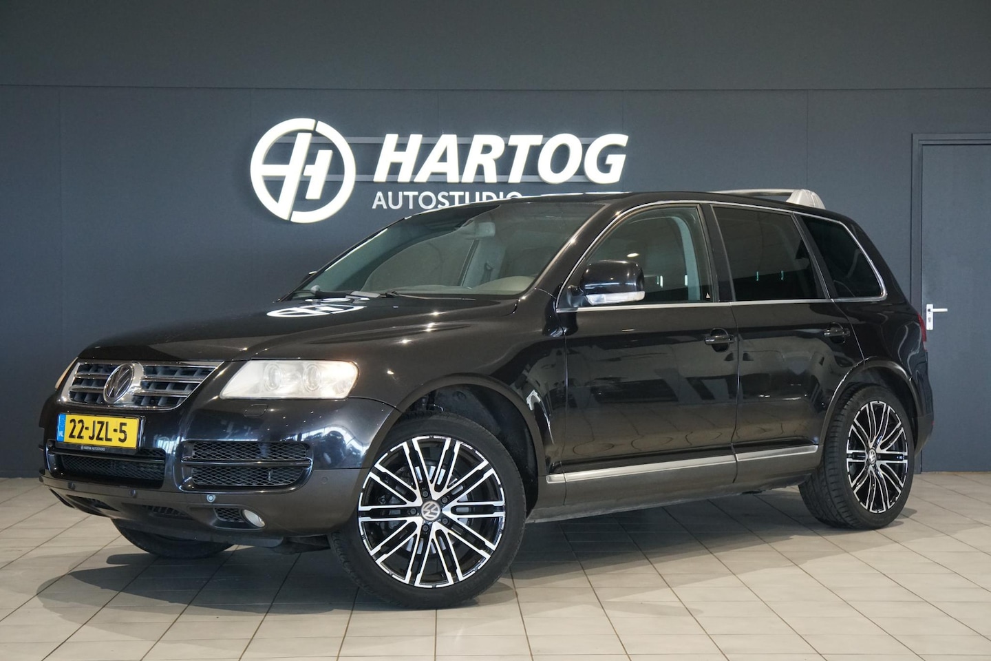 Volkswagen Touareg - 4.2 V8 *YOUNGTIMER / TREKHAAK. - AutoWereld.nl