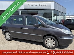 Peugeot 807 - 2.0 SR, 7 persoons, climatronic, cruisecontrol, trekhaak, nette auto laatste 14 jaar van d