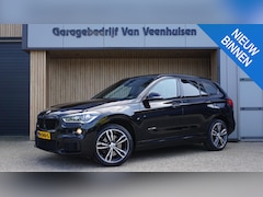 BMW X1 - xDrive25i 232pk M-Sport & Shadow-Line Pano.Dak 19inch LM Trekhaak Head-up A-Camera Groot N