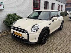 MINI One - 3-Deurs (f56) 1.5 102pk Aut Business Edition/ John Cooper Works velgen/ Navigatie/ Half le
