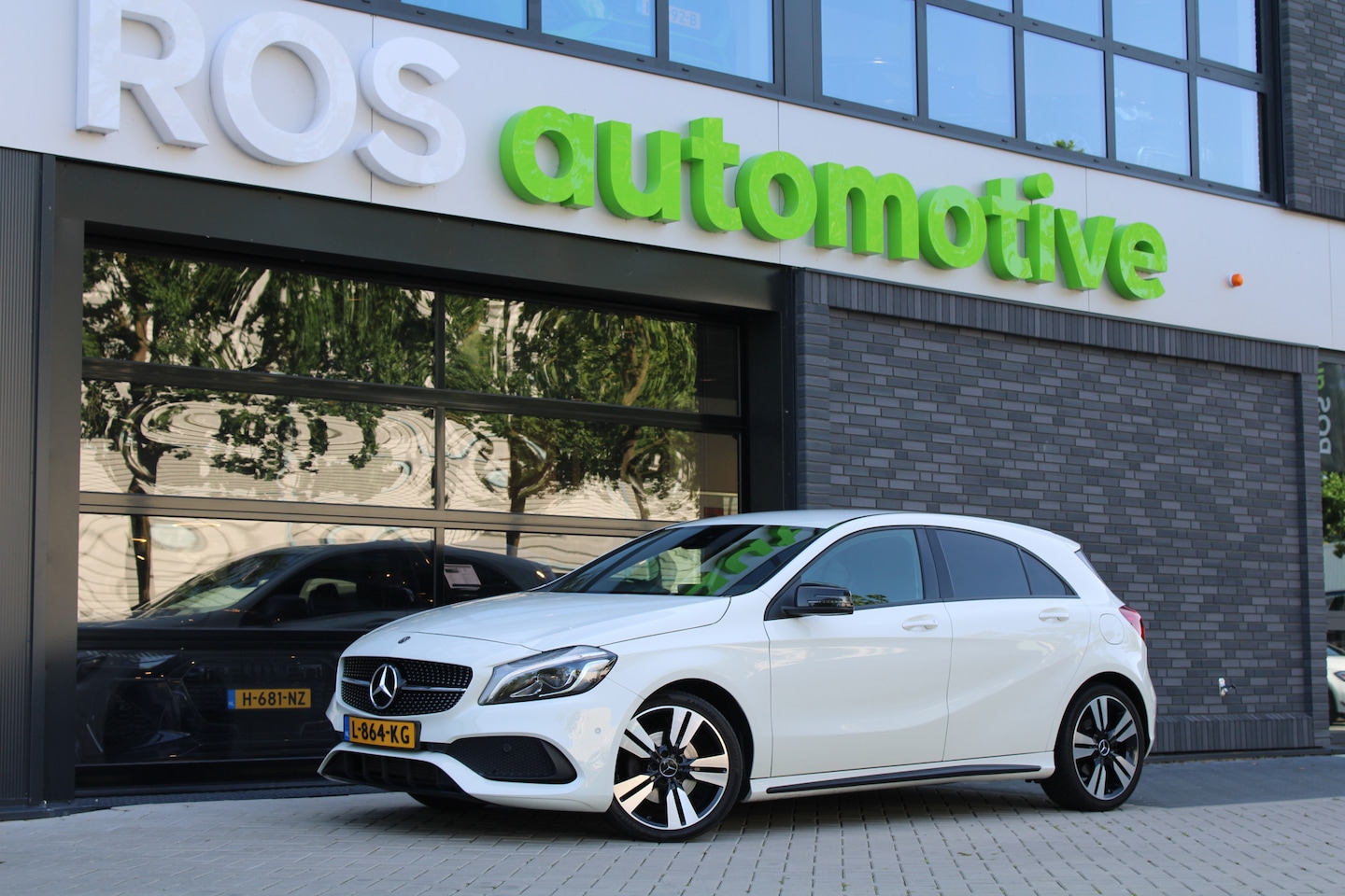 Mercedes-Benz A-klasse - 180 Ambition | AMG LINE | STOELVERWARMING | SENSOREN V&A | NAVI | 18 INCH - AutoWereld.nl