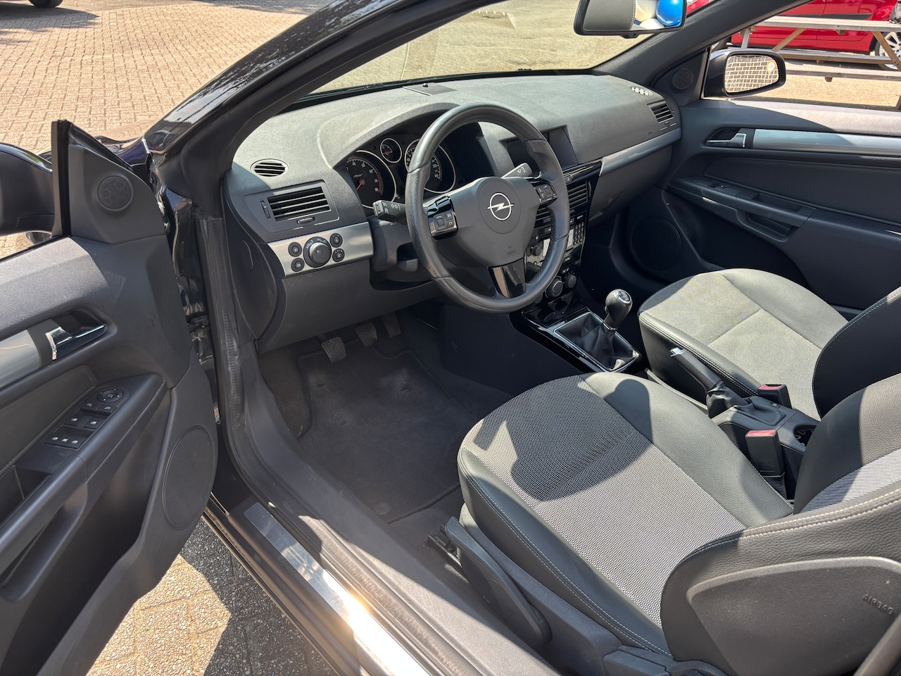 Opel Astra TwinTop - 1.8 Temptation | Org-NL auto. Onderhouden. Navi. Keyless. Apk 2026
