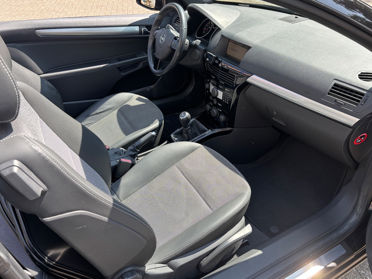 Opel Astra TwinTop - 1.8 Temptation | Org-NL auto. Onderhouden. Navi. Keyless. Apk 2026