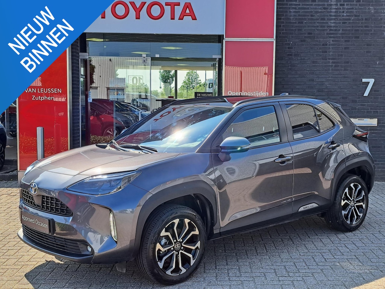 Toyota Yaris Cross - 1.5 Hybrid Dynamic PANORAMADAK STUUR- STOEL- EN VOORRUITVERWARMING ELEK. ACHTERKLEP - AutoWereld.nl
