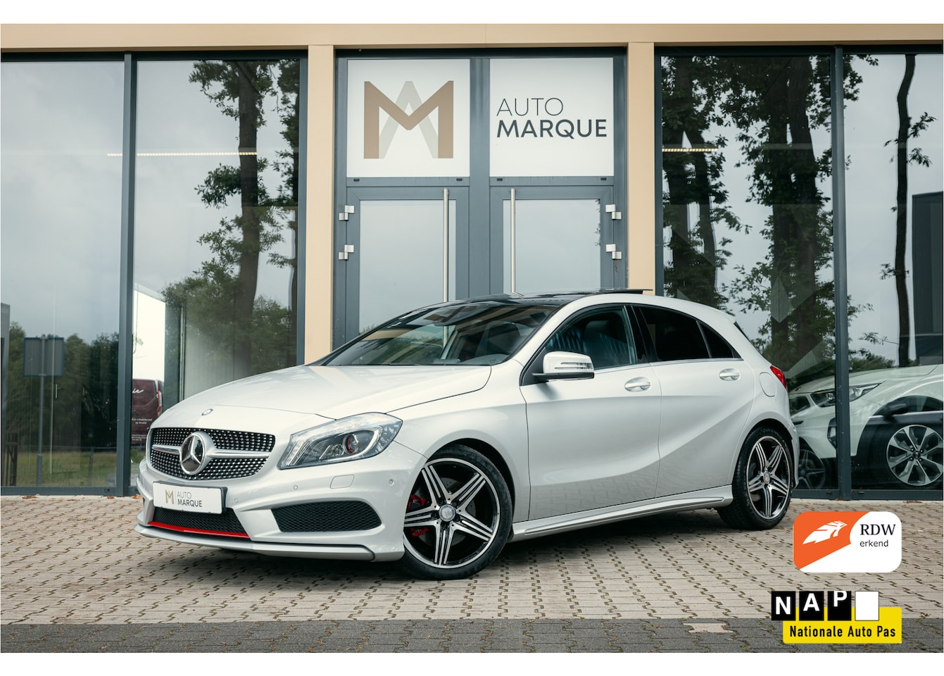 Mercedes-Benz A-klasse - 250 Aut. 211PK Sport Ambition AMG | Panoramadak | Orig. NL Auto | 18" LM Velgen | Adaptiev - AutoWereld.nl