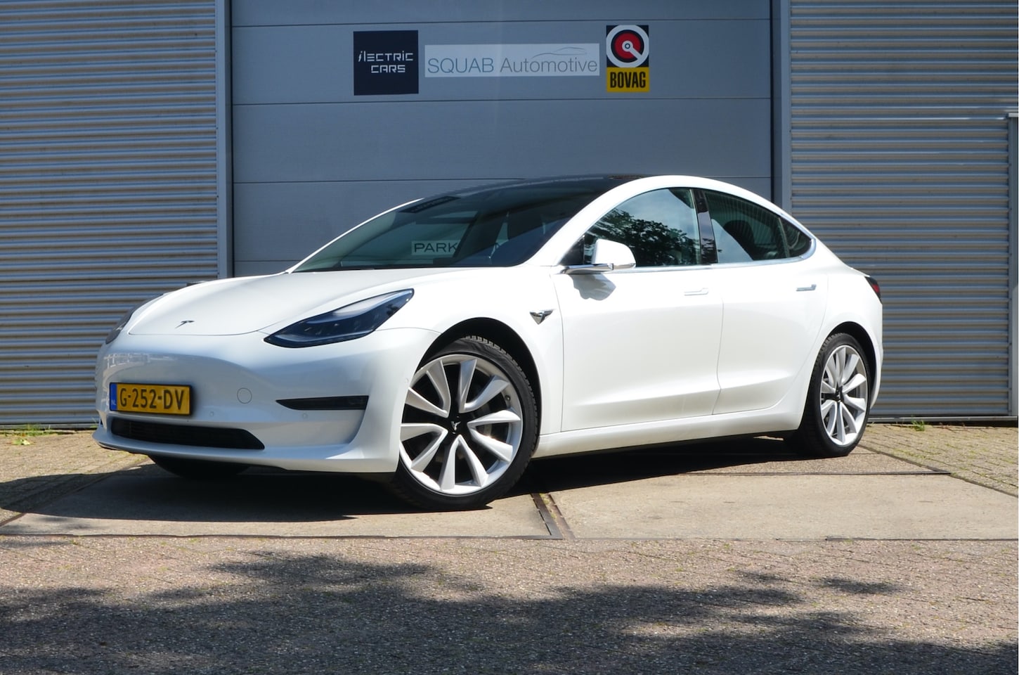 Tesla Model 3 - Long Range RWD Long Range AWD 75 kWh Trekhaak (1.000kg), AutoPilot, 19" Aluminium wielen - AutoWereld.nl