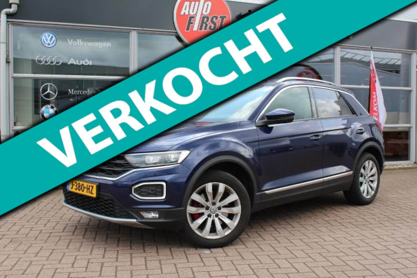 Volkswagen T-Roc - 1.5 TSI Sport Business R 1.5 TSI Sport Business R, afneembare trekhaak, stoelverwarming - AutoWereld.nl