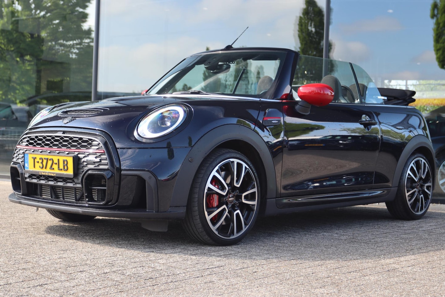 MINI Cabrio - JOHN COOPER WORKS 2.0 JCW PACK 231PK AUT. | LED | ACC | CAMERA | LEDER/ALCANTARA | CARPLAY - AutoWereld.nl