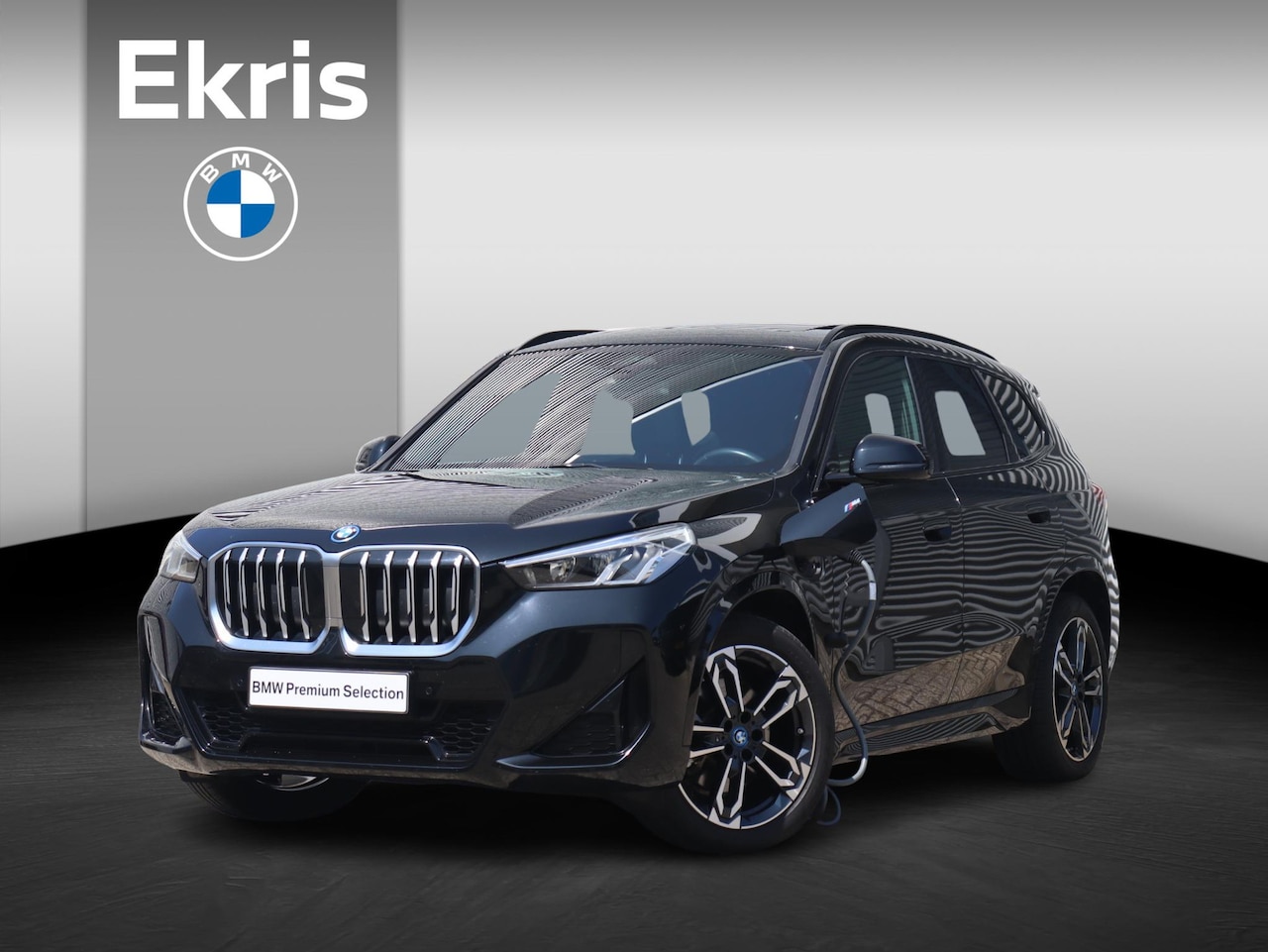 BMW X1 - xDrive25e | M Sportpakket | Panodak | Getint Glas | Sportstoelen | Verwarmbare Voorstoelen - AutoWereld.nl
