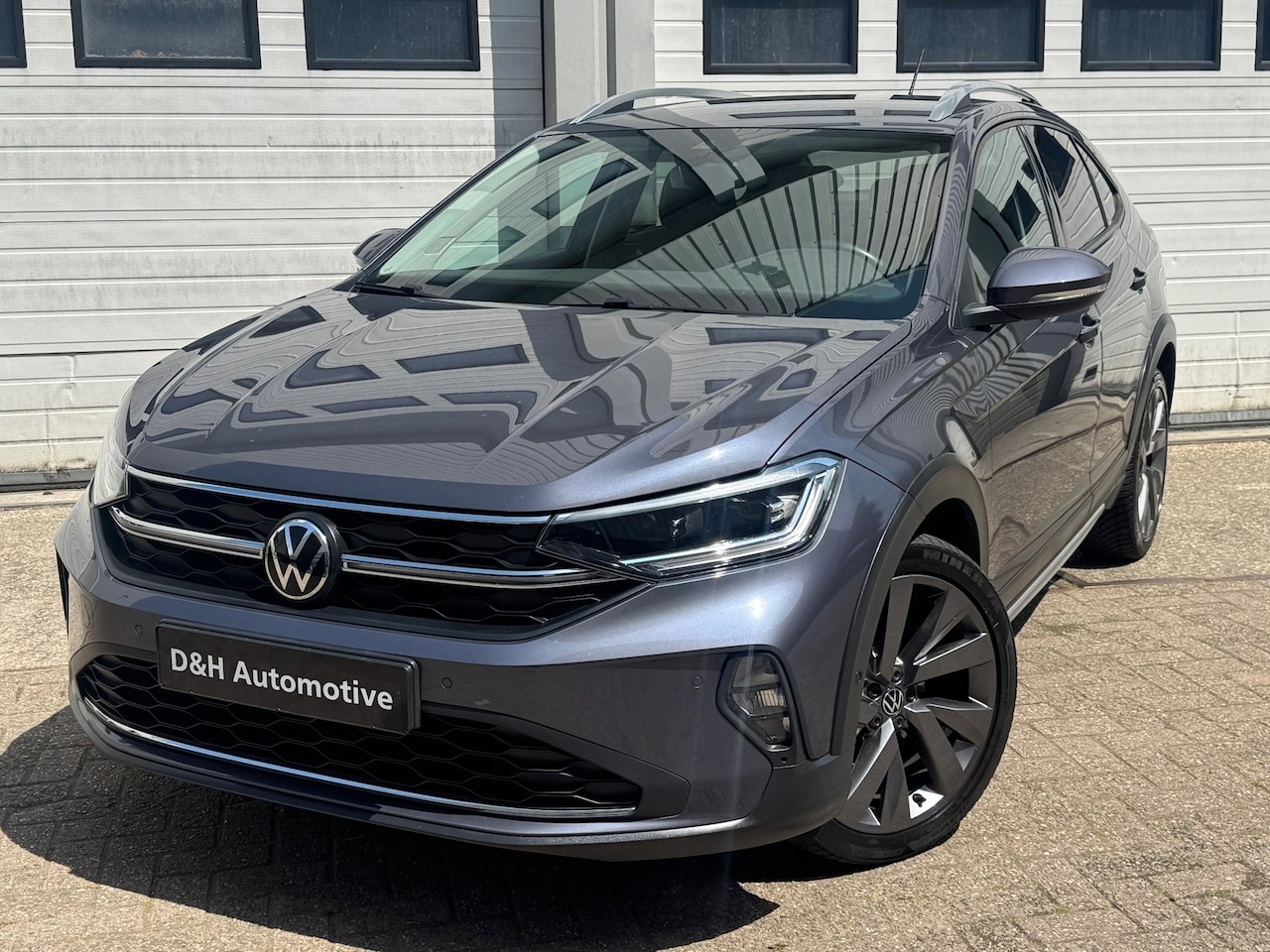 Volkswagen Taigo - 1.5 TSI Style Lane/Front Assist/Carplay/Automaat/navi/aut/acc/sfeerverlichting/keyless - AutoWereld.nl