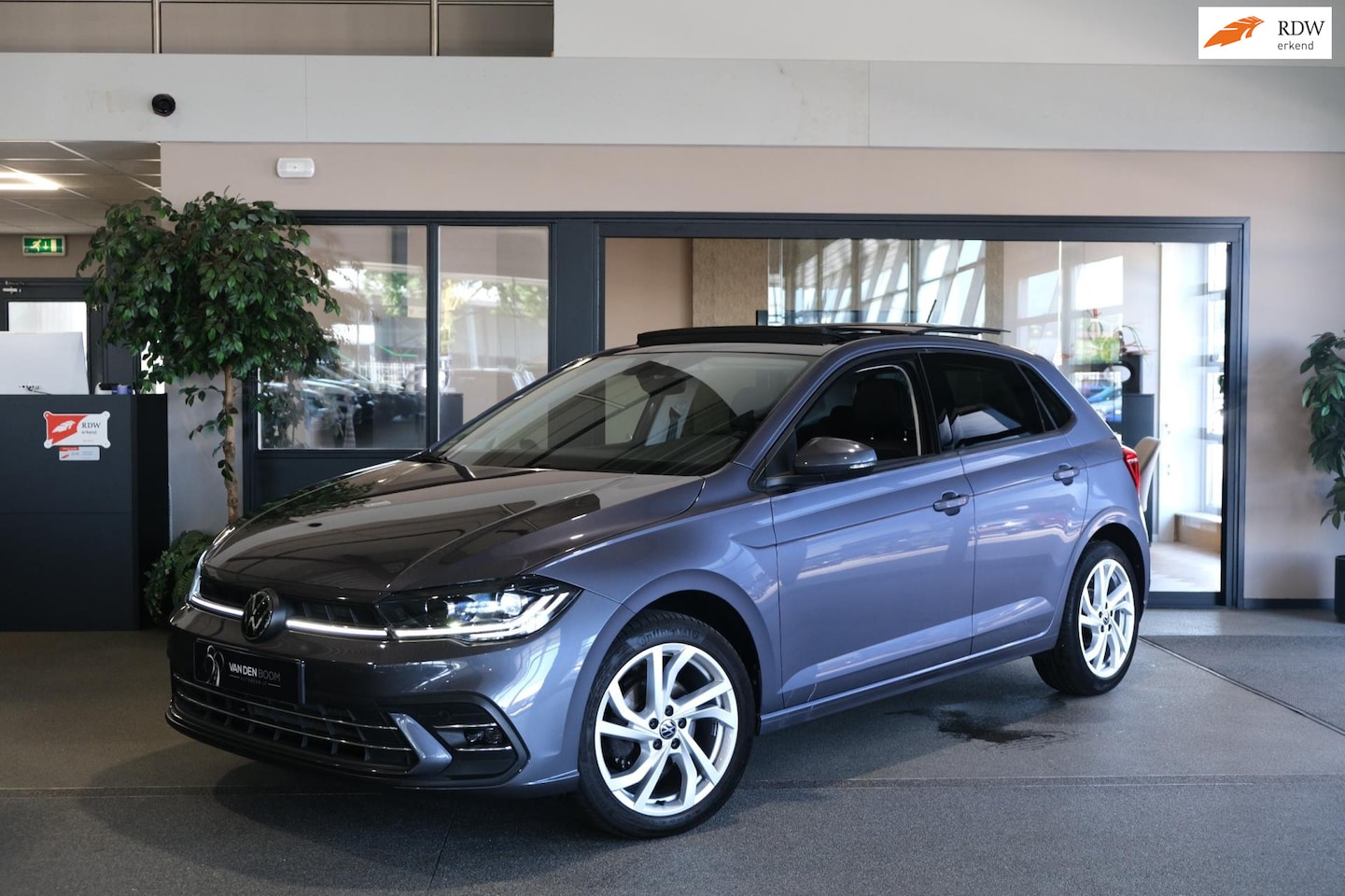 Volkswagen Polo - 1.0 TSI Style 110PK DSG Pano IQ Cam Trekhaak - AutoWereld.nl