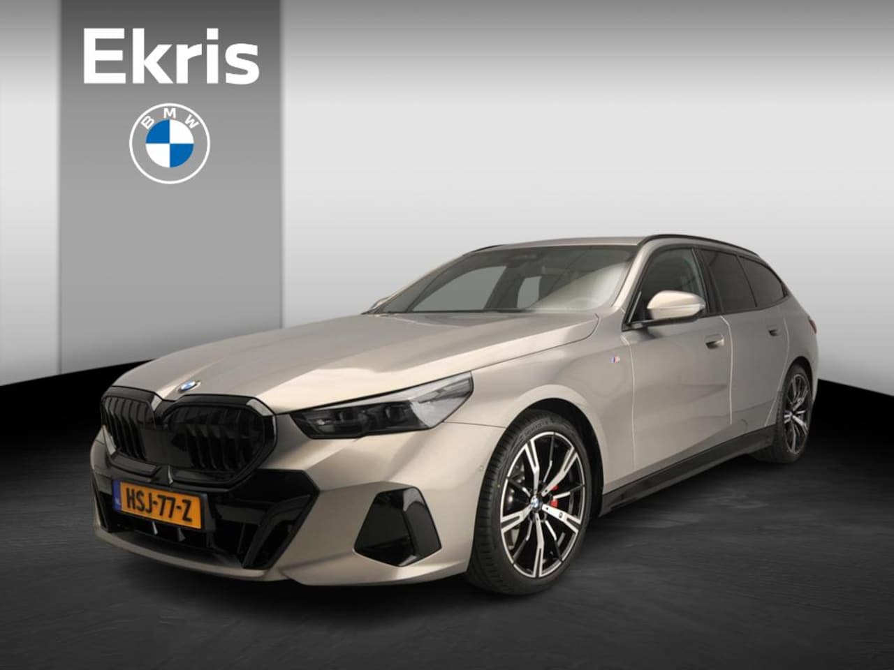 BMW 5-serie Touring - 520d | M-Sportpakket | LED | HUD | Trekhaak | Active cruise | Keyles go | DAB | Harman-kar - AutoWereld.nl