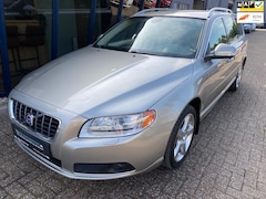 Volvo V70 - 2.5T Summum Automaat 200PK LEER / XENON / TREKHAAK