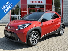 Toyota Aygo X - S-CVT PULSE NIEUW & DIRECT LEVERBAAR AUTOMAAT APPLE/ANDROID AIRCO AD-CRUISE LED 17" LM-VEL