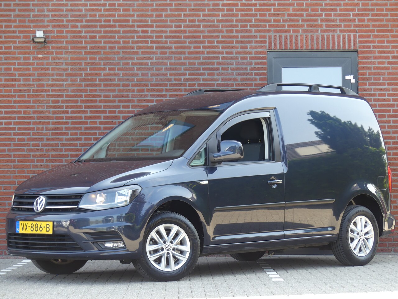 Volkswagen Caddy - 2.0 TDI Automaat Airco/Trekhaak/PDC/Navigatie - AutoWereld.nl