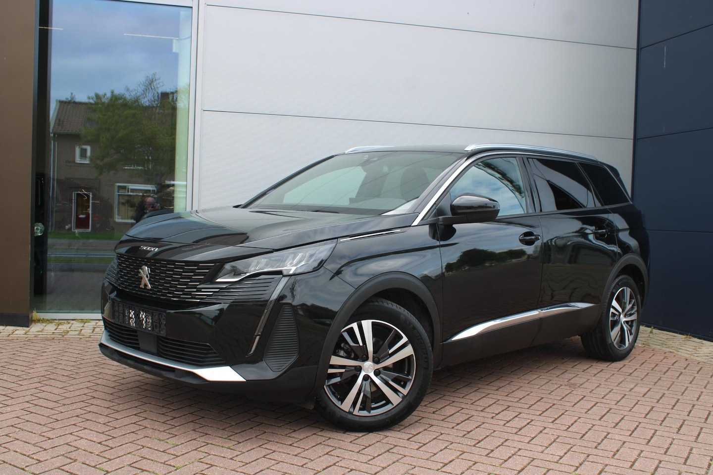 Peugeot 5008 - 1.2 PureTech 130pk Allure Pack Business 7-zits Airco Navi Camera Carplay - AutoWereld.nl