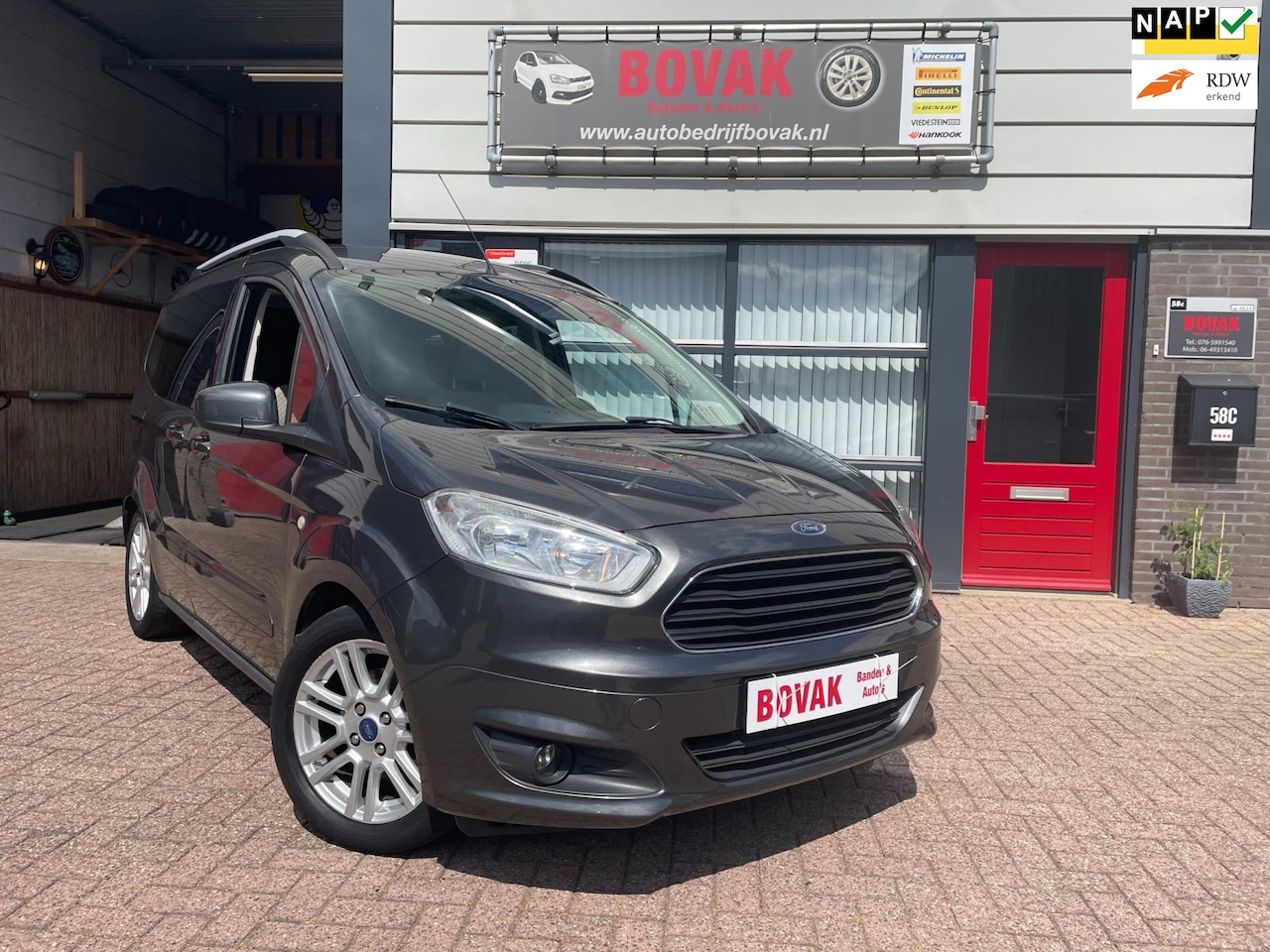 Ford Tourneo Courier - 1.0i 12v Titanium Exclusive - AutoWereld.nl