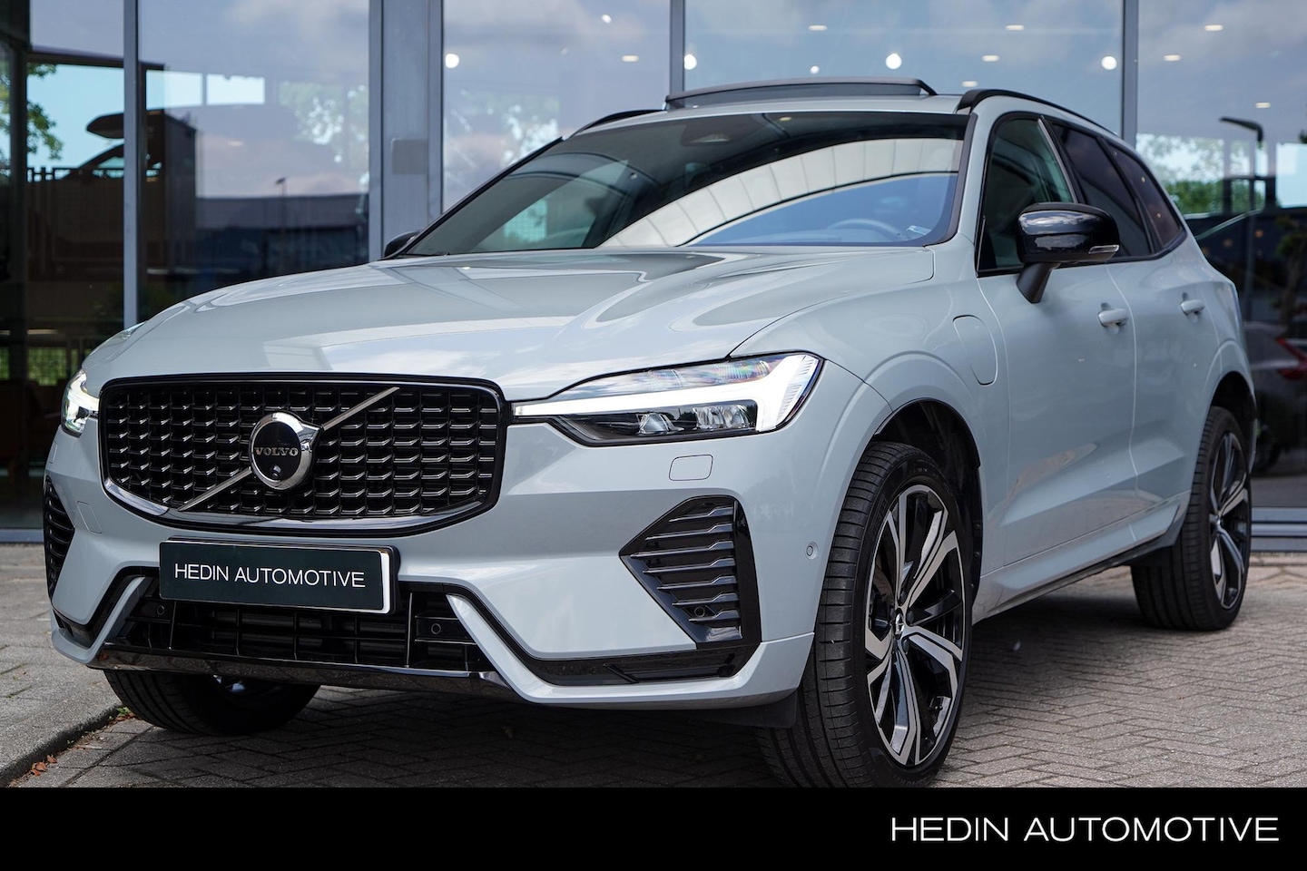 Volvo XC60 - 2.0 T6 Plug-in hybrid AWD Ultimate Dark | Luchtvering | Bowers&Wilkins | Panoramadak | Goo - AutoWereld.nl