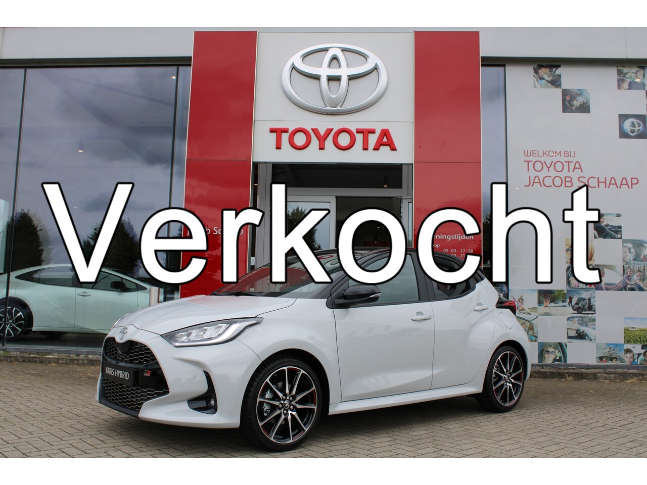 Toyota Yaris - 1.5 Hybrid GR Sport Automaat 130pk | GR-Sport Plus Pack | Snel leverbaar | Panoramadak | - AutoWereld.nl