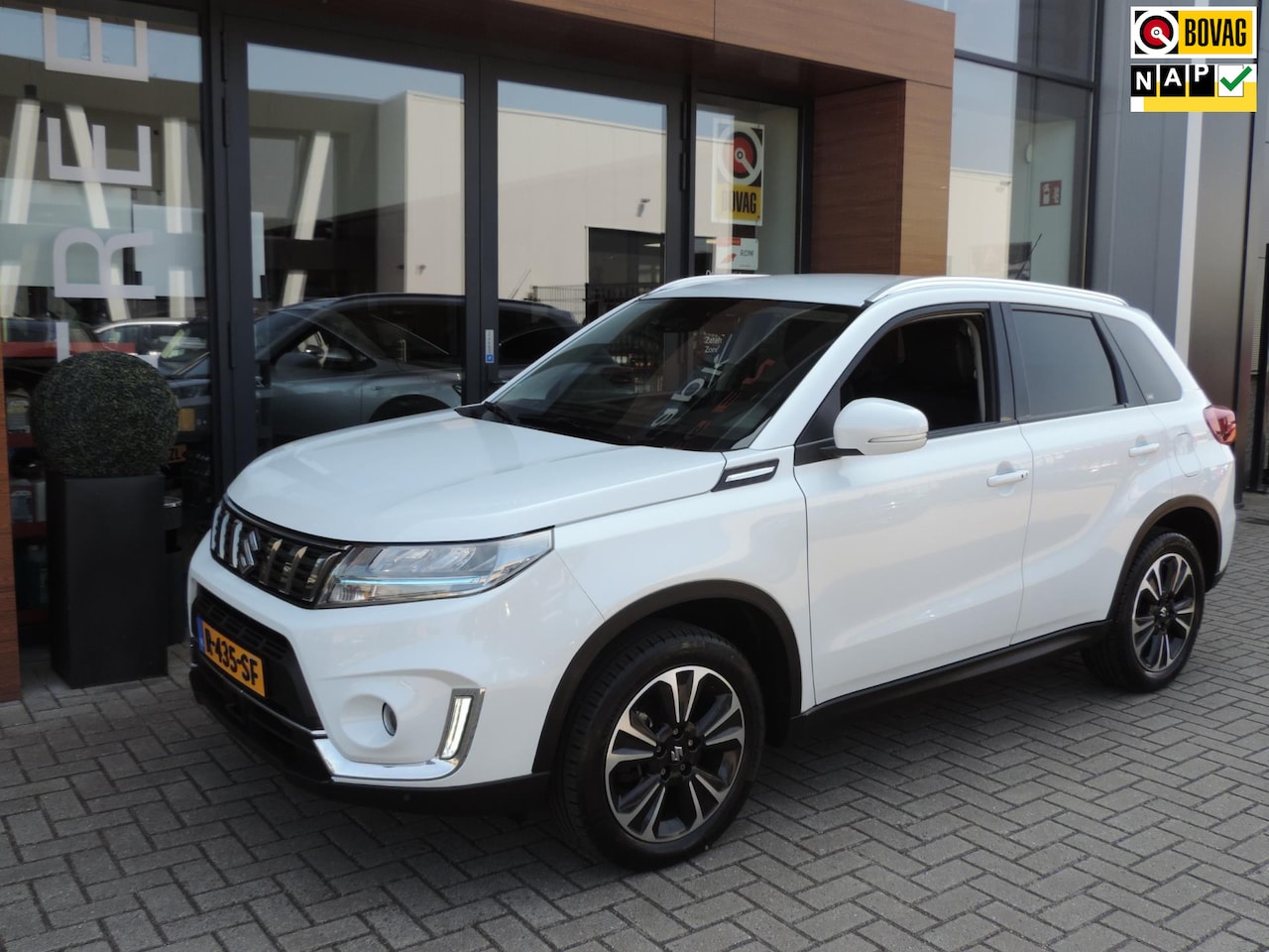 Suzuki Vitara - 1.4 Boosterjet Style Smart Hybrid 48.000km | Afn.th | LED kopl | Stoelverw | Cruise contr - AutoWereld.nl