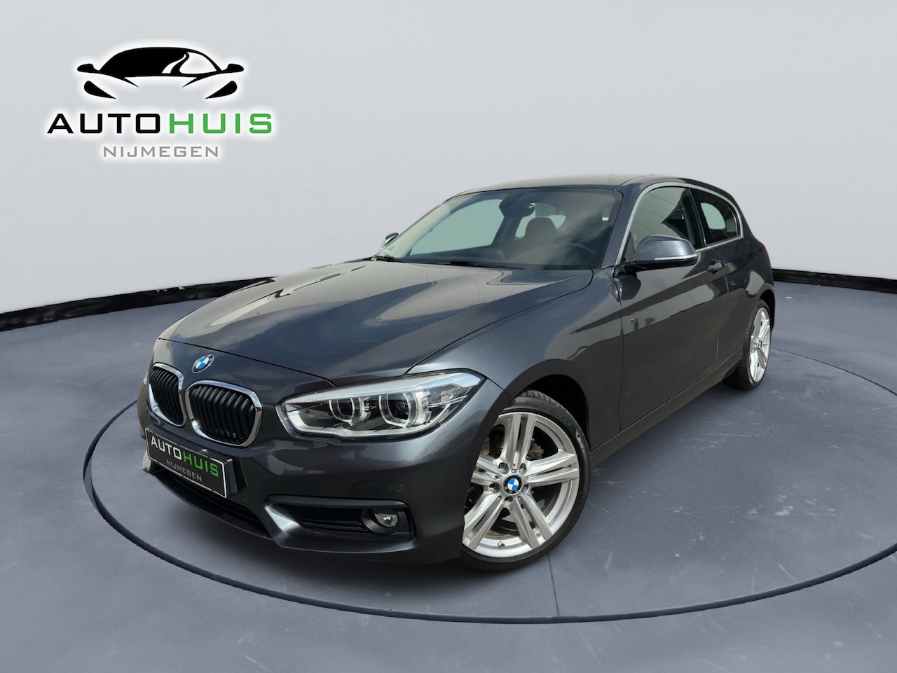 BMW 1-serie - 118i Advantage Led Navigatiesysteem 18" lm velgen Stoelverwarming 63000km! - AutoWereld.nl