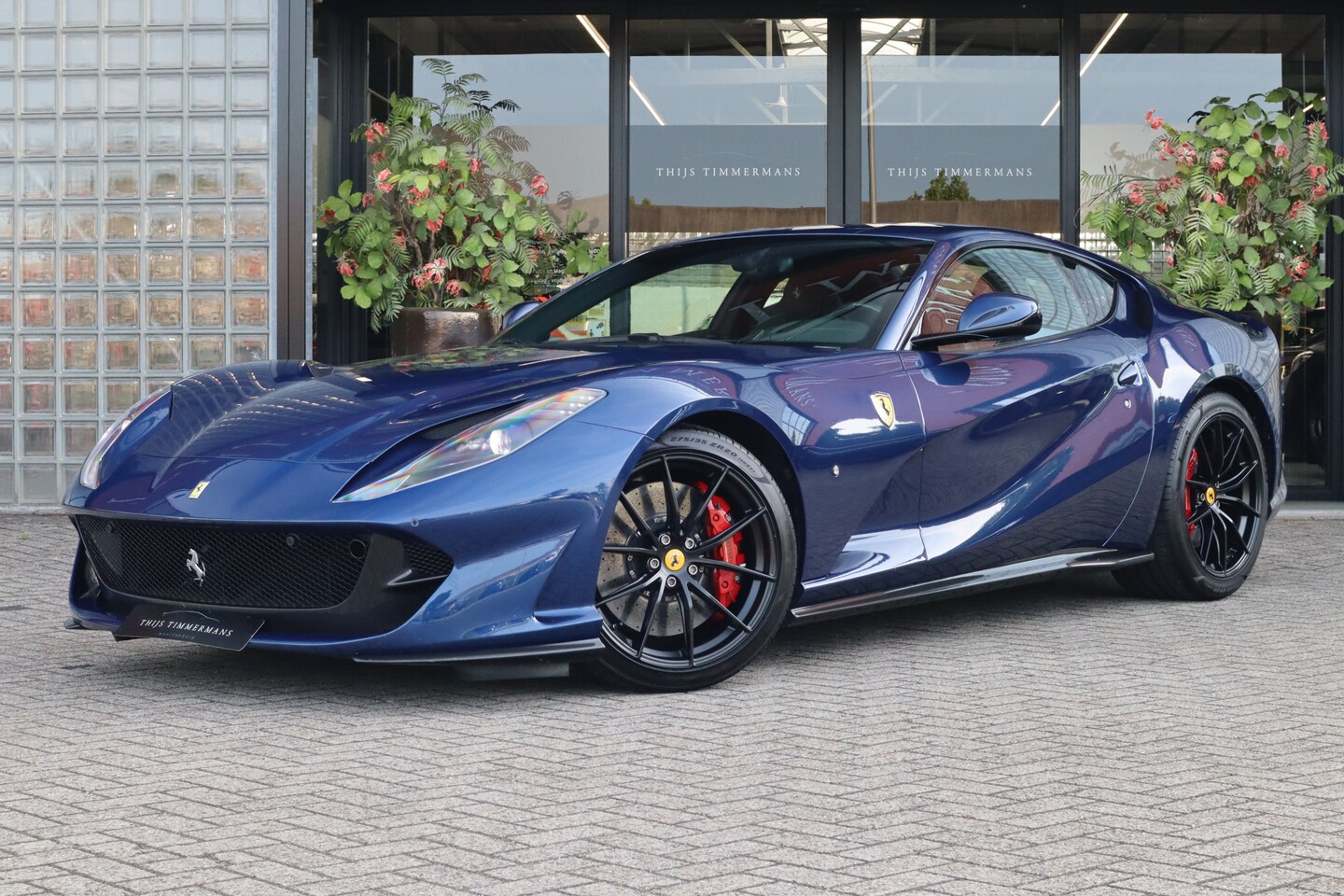 Ferrari 812 Superfast - 6.5 V12 HELE | Blu Tour de France, Carbon in/exterieur, Passenger display, Lift, JBL, Came - AutoWereld.nl