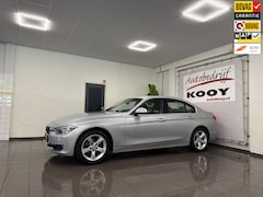 BMW 3-serie - 320i Executive * Automaat / Xenon / Leder / Navigatie / NL Auto