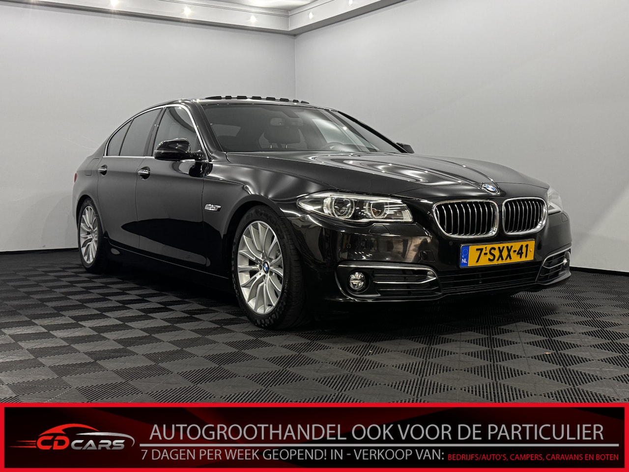 BMW 5-serie - 520i Luxury Edition Schuifdak, Virtual desk, Leder, Camera, Navi, Cruise control, Stoelver - AutoWereld.nl