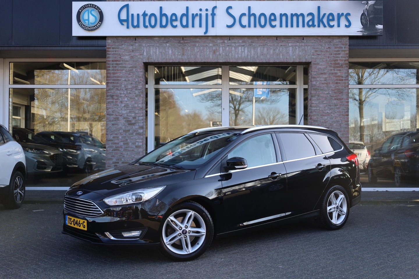 Ford Focus Wagon - 1.5 Titanium CAMERA TREKHAAK NAVI 17"LMV RUIT/STOEL/STUURVERWARMING HALFLEER 2xPDC NAP - AutoWereld.nl