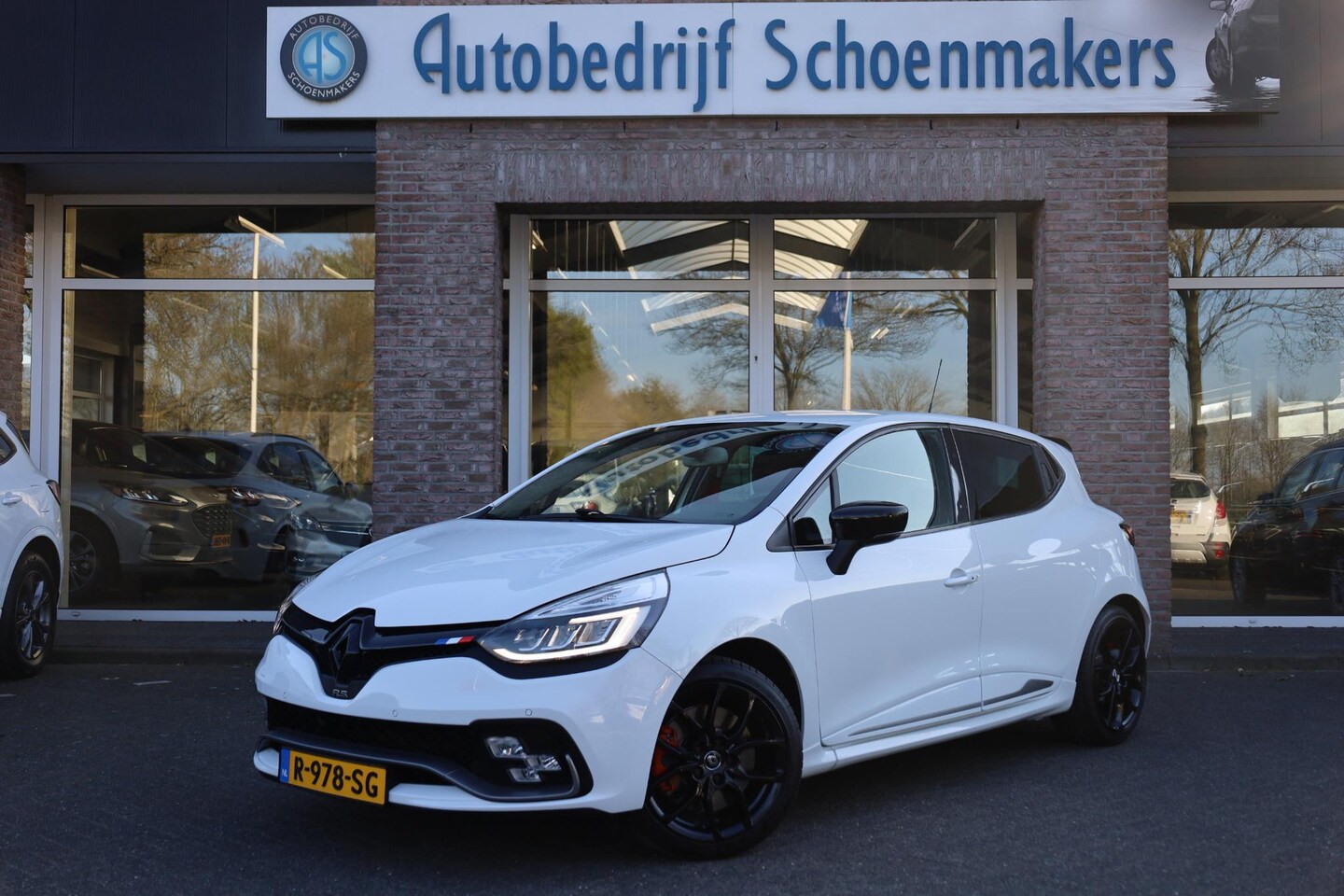 Renault Clio - 1.6 Turbo R.S. CAMERA CARPLAY DAB LED STOELVERW. CRUISE NAVI CLIMA STUURFLIPPERS! - AutoWereld.nl