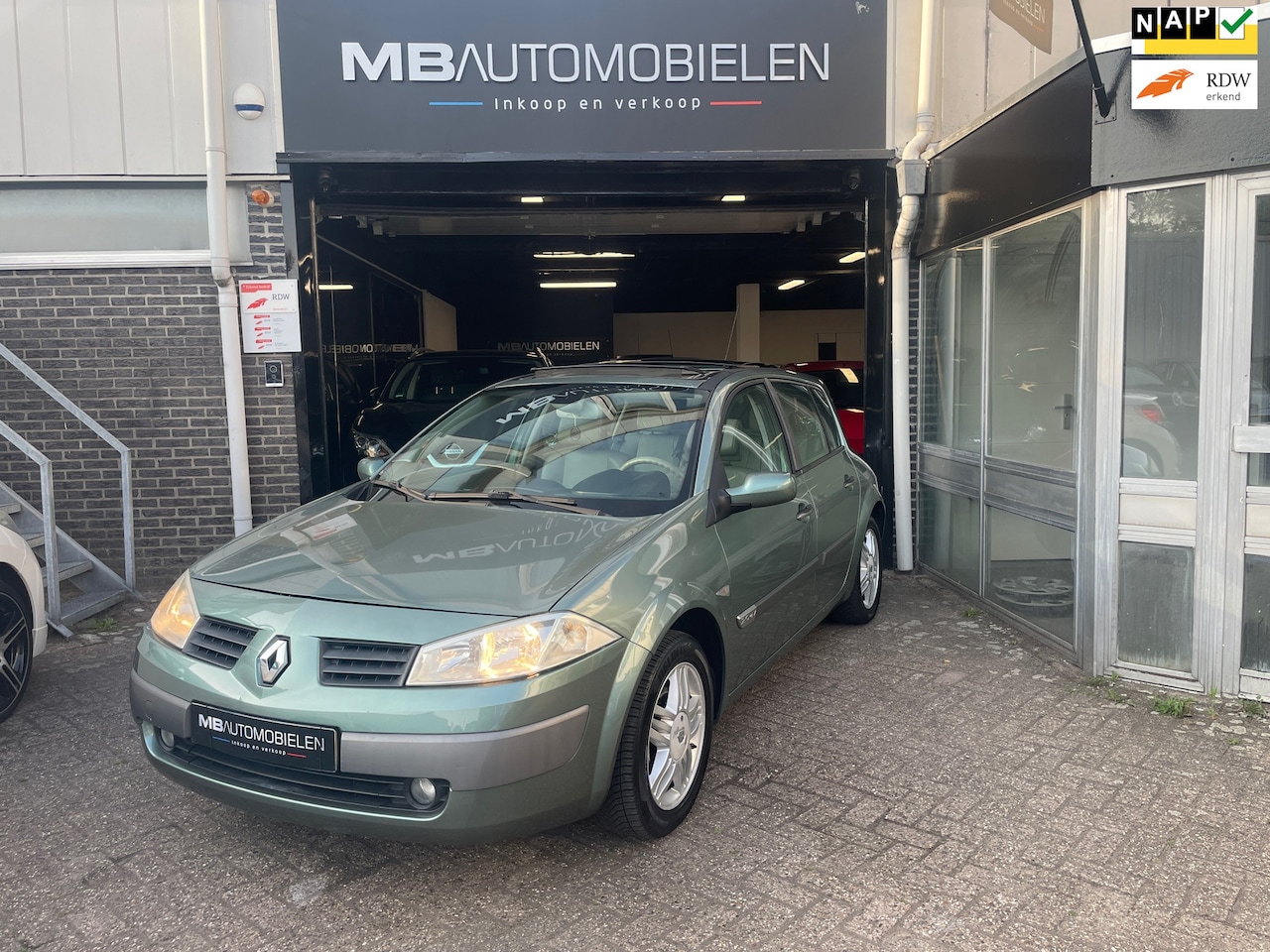 Renault Mégane - 2.0-16V Privilège Luxe/APK/NAP/Panorama/Leder/Keyless!!Export!! - AutoWereld.nl