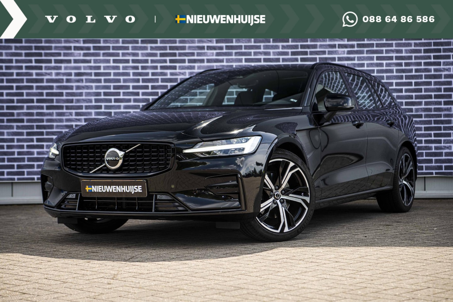 Volvo V60 - 2.0 B4 Plus Dark | Panoramadak | Adaptieve Cruise Control | Elektrisch Verstelbare voorsto - AutoWereld.nl